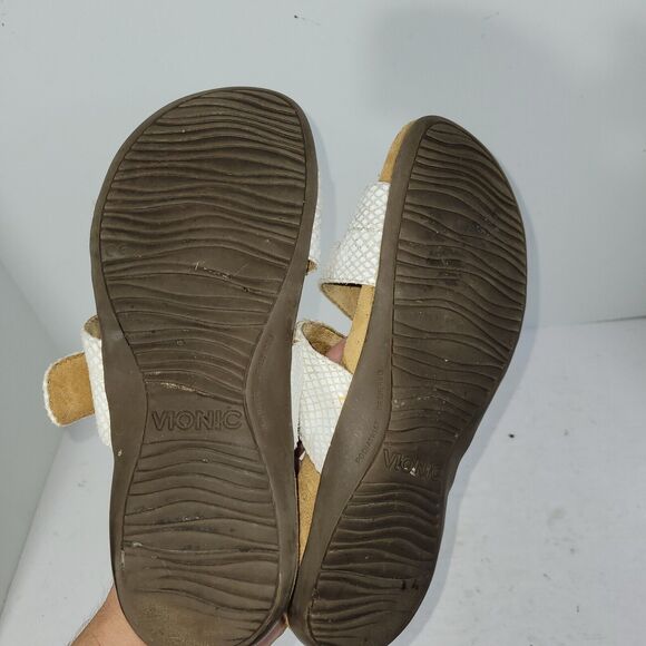 Vionic Sandals Womens Sz 9.5 White Shoes Beach River Pool Outdoors Buckle Strap - Picture 12 of 12